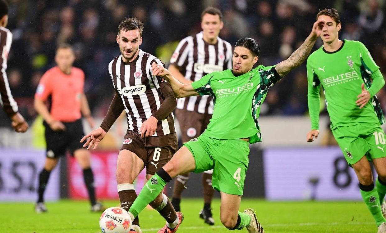 26岁日本球星助门兴4-0横扫圣保利,赢得德甲首胜