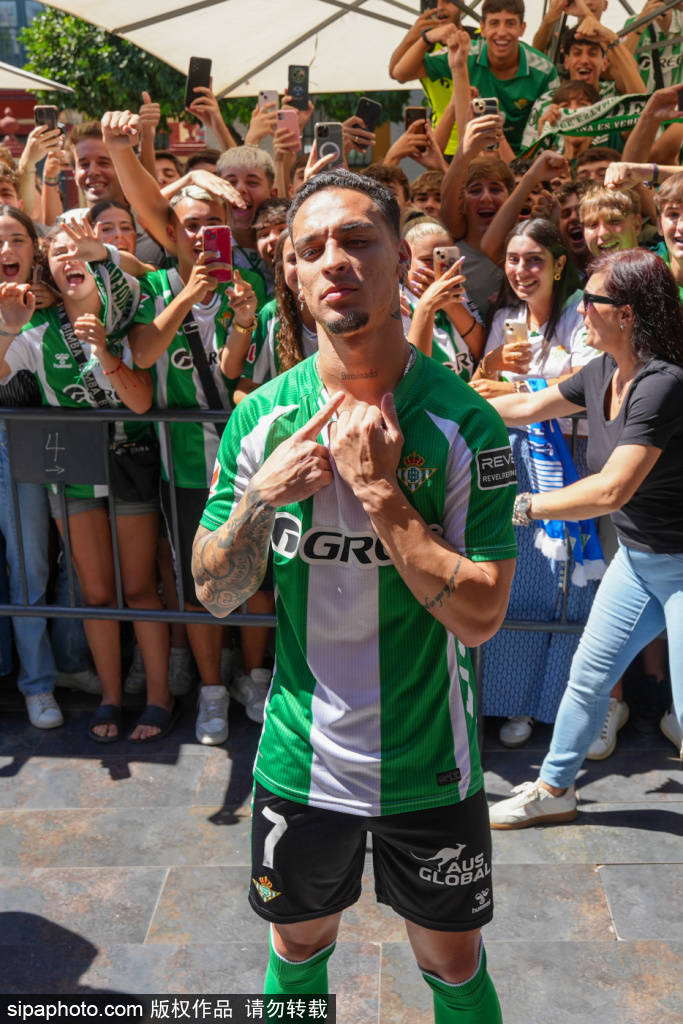 巴尔韦德客串右后卫!皇马对阵利物浦的战术调整与伤病影响